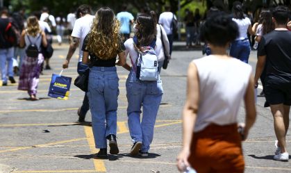 Candidatos comparecem a local de prova para a primeira etapa do Exame Nacional do Ensino Médio (Enem) 2022.