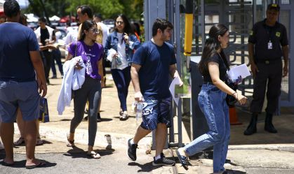 Candidatos comparecem a local de prova para a primeira etapa do Exame Nacional do Ensino Médio (Enem) 2022.
