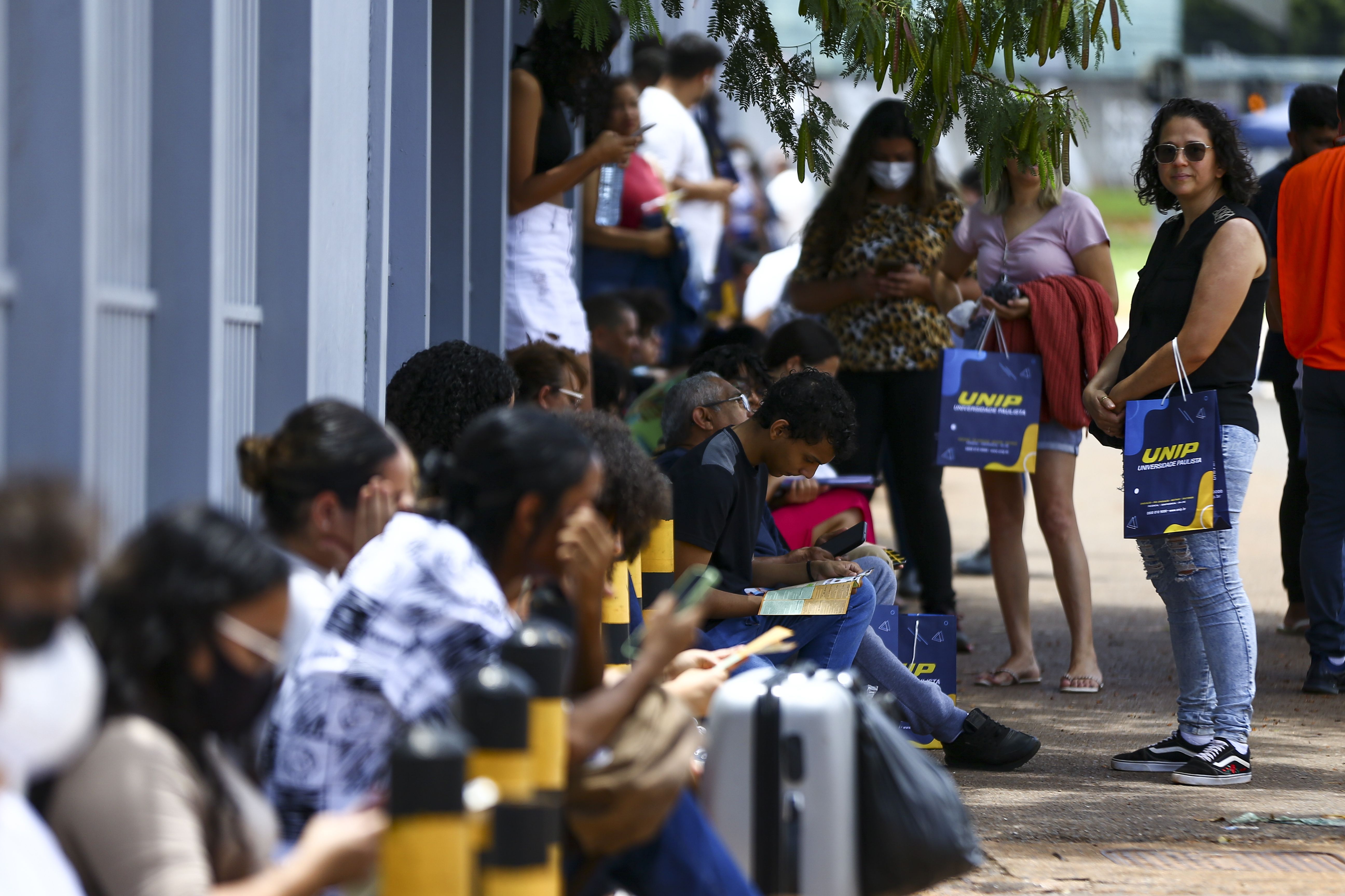 Candidatos comparecem a local de prova para a primeira etapa do Exame Nacional do Ensino Médio (Enem) 2022.