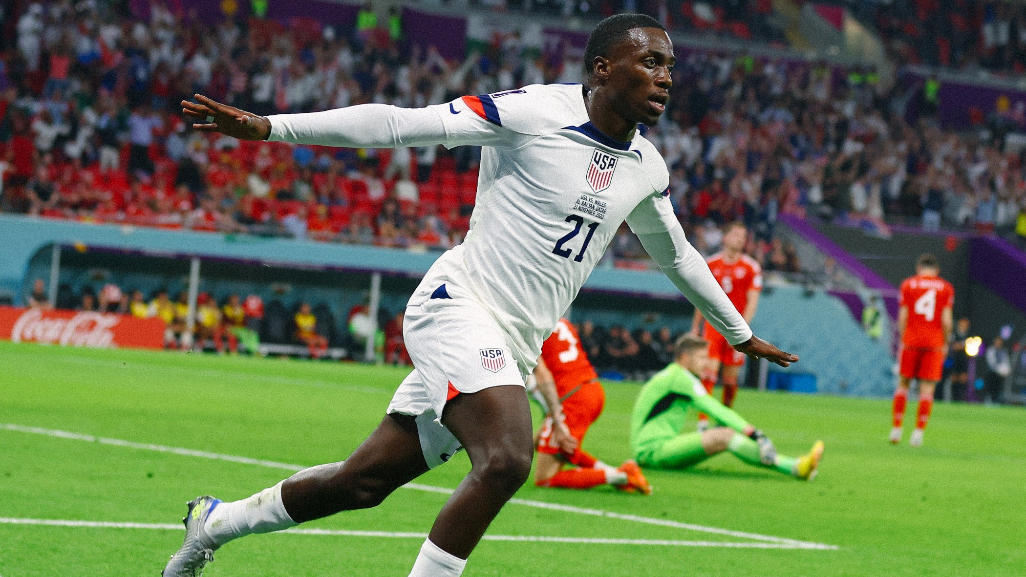 Timothy Weah, dos Estados Unidos, comemorando seu gol contra o País de Gales pela fase de grupos da Copa do Mundo do Catar