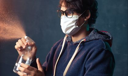 Anvisa autoriza venda de álcool líquido 70%; veja cuidados para prevenir acidentes