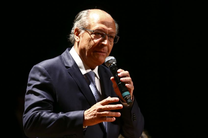 O vice-presidente eleito, Geraldo Alckmin, durante reunião com parlamentares das bancadas aliadas na sede do governo de transição no Centro Cultural Banco do Brasil (CCBB). / Marcelo Camargo/Agência Brasil