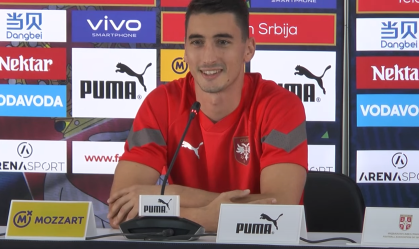Filip Djuricic, atacante da Sérvia, em entrevista coletiva em Doha, no Catar