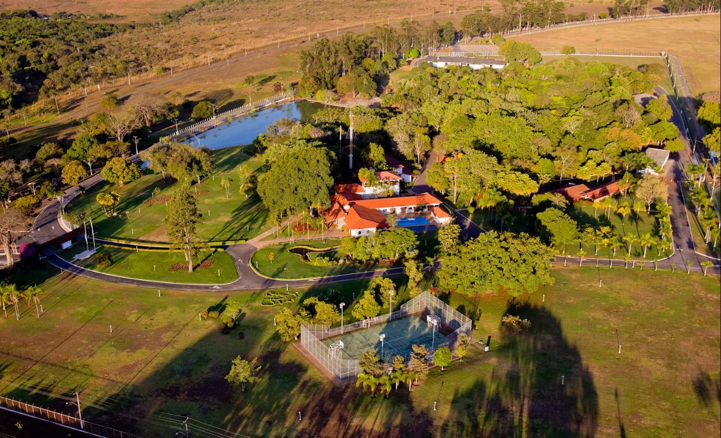 Vista aérea da Granja do Torto, localizada em Brasília; a residência é uma casa oficial de veraneio