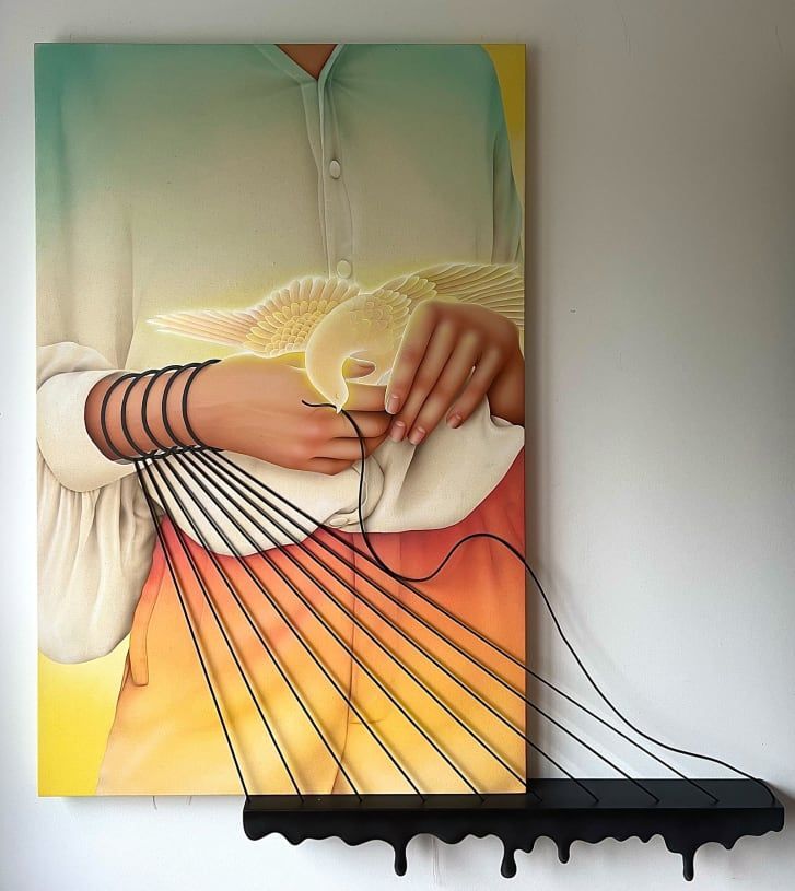 Arghavan Khosravi contrasta símbolos de opressão com os de liberdade / Arghavan Khosravi / Stems Gallery