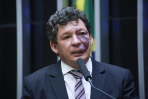 Expectativa é que PEC vá ao plenário do Senado até quinta, diz líder petista na Câmara Expectativa é que PEC vá ao plenário do Senado até quinta, diz líder petista na Câmara