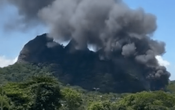 Corpo de Bombeiros afirmou que o incêndio foi controlado / Reprodução/Twitter
