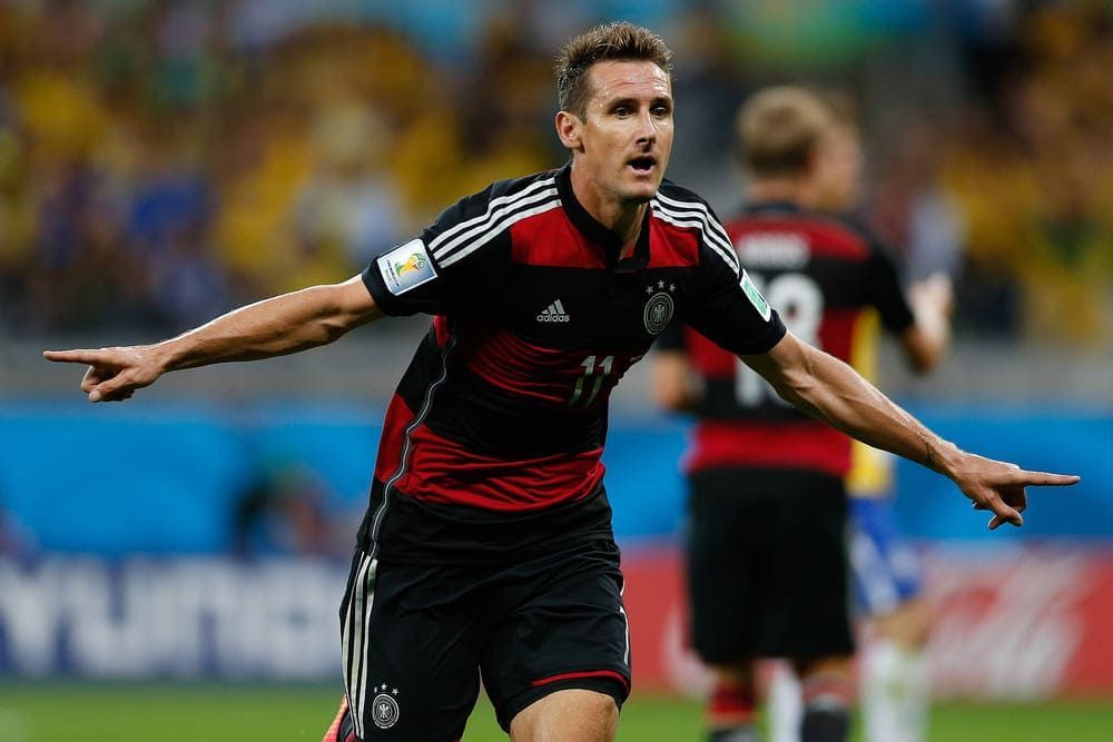 Miroslav Josef Klose é o maior jogador com mais gols em Copa do Mundo até hoje, com 16 gols marcados pela seleção da Alemanha.