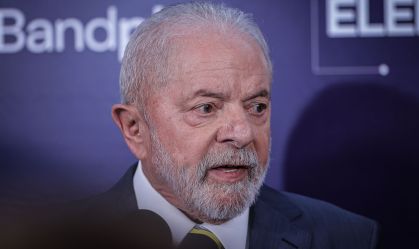 Lula anuncia ministros, Brasil nas quartas da Copa e mais de 9 de dezembro