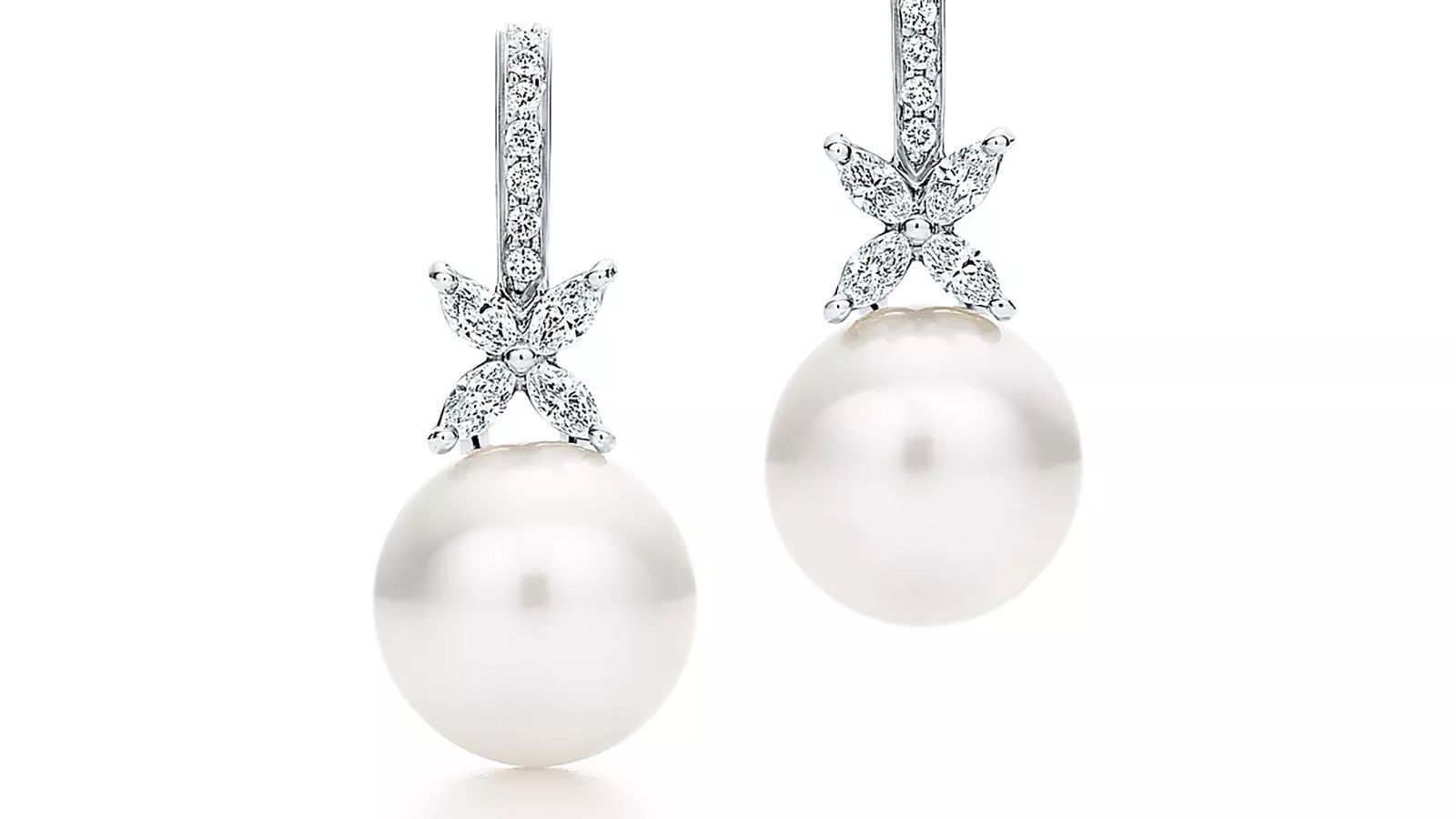 Os brincos de Naomi Biden apresentavam pérolas do Mar do Sul / Tiffany & Co.