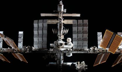 Pela primeira vez, astronautas da Nasa se aventuram fora da estação espacial