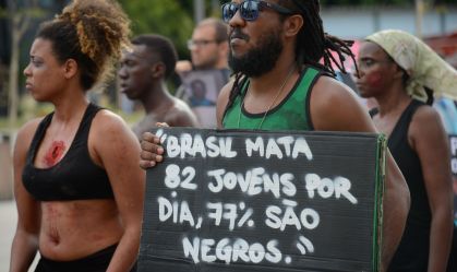 Ao menos cinco pessoas negras foram mortas pela polícia por dia em 2021, aponta pesquisa