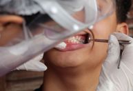 Mulheres negras são as que mais sofrem com a perda dentária, aponta estudo