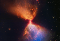 Telescópio James Webb captura ampulheta cósmica durante nascimento de estrela