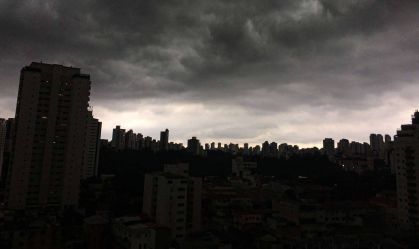 Chuvas deixam pelo menos 22 mortos e milhares de desabrigados no Brasil