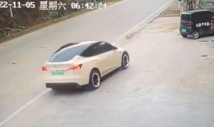 Acidente com Tesla deixa dois mortos na China; empresa diz que ajudará polícia