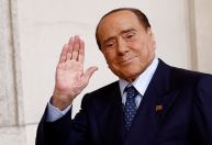 Ex-primeiro-ministro Silvio Berlusconi é diagnosticado com leucemia, diz jornal italiano
