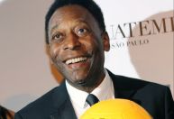 Pelé marcou época como referência negra e vai além do esporte, diz jornalista