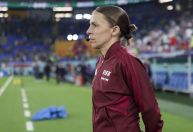 Frappart faz história como a primeira mulher a arbitrar uma partida masculina da Copa do Mundo