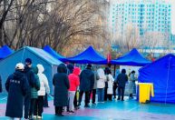 Novo surto de Covid-19 deixa ruas desertas em cidades da China