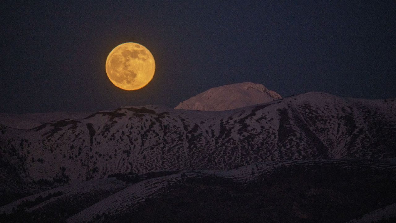 221201142731-december-cold-moon-2021-restricted
