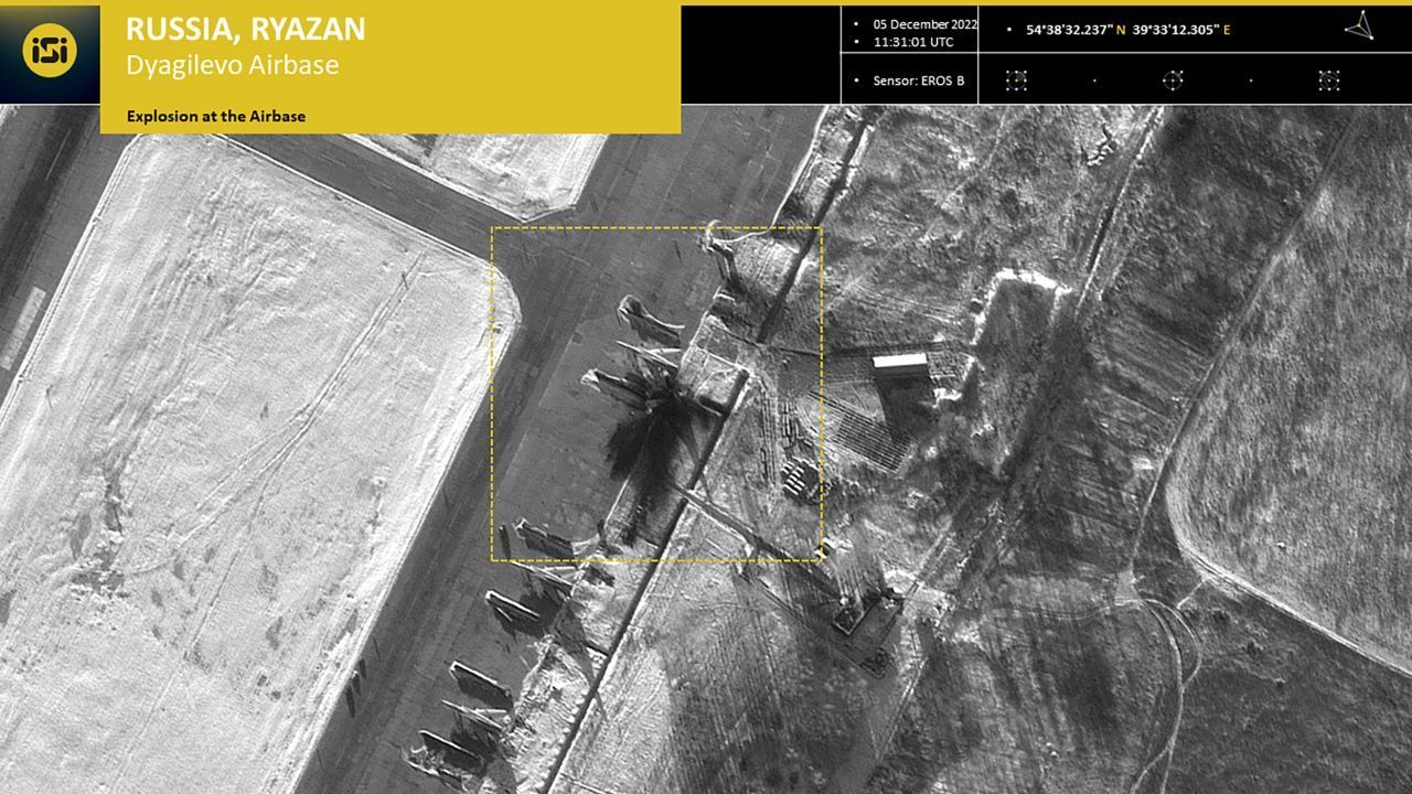 A ImageSat International publicou imagens mostrando o que parece ser o resultado de uma explosão na base aérea de Dyagilevo, na Rússia / ImageSat International