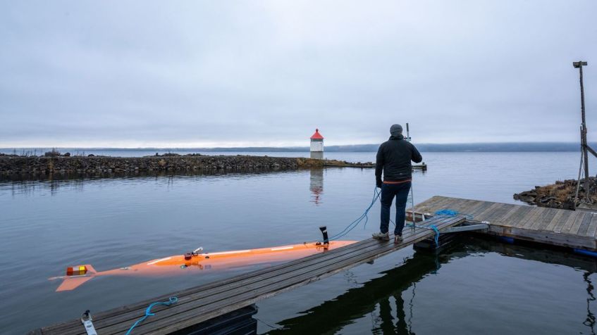 O veículo subaquático autônomo chamado Hugin (foto) está sendo usado pela primeira vez em um ambiente de água doce para pesquisar o leito do lago de Mjøsa, na Noruega/ Reprodução/ NTNU