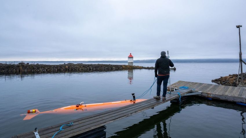 O veículo subaquático autônomo chamado Hugin (foto) está sendo usado pela primeira vez em um ambiente de água doce para pesquisar o leito do lago de Mjøsa, na Noruega/ Reprodução/ NTNU