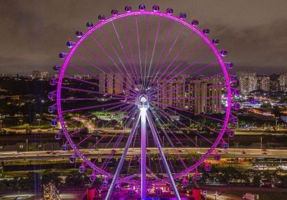 Roda gigante tem altura equivalente a um prédio de 30 andares