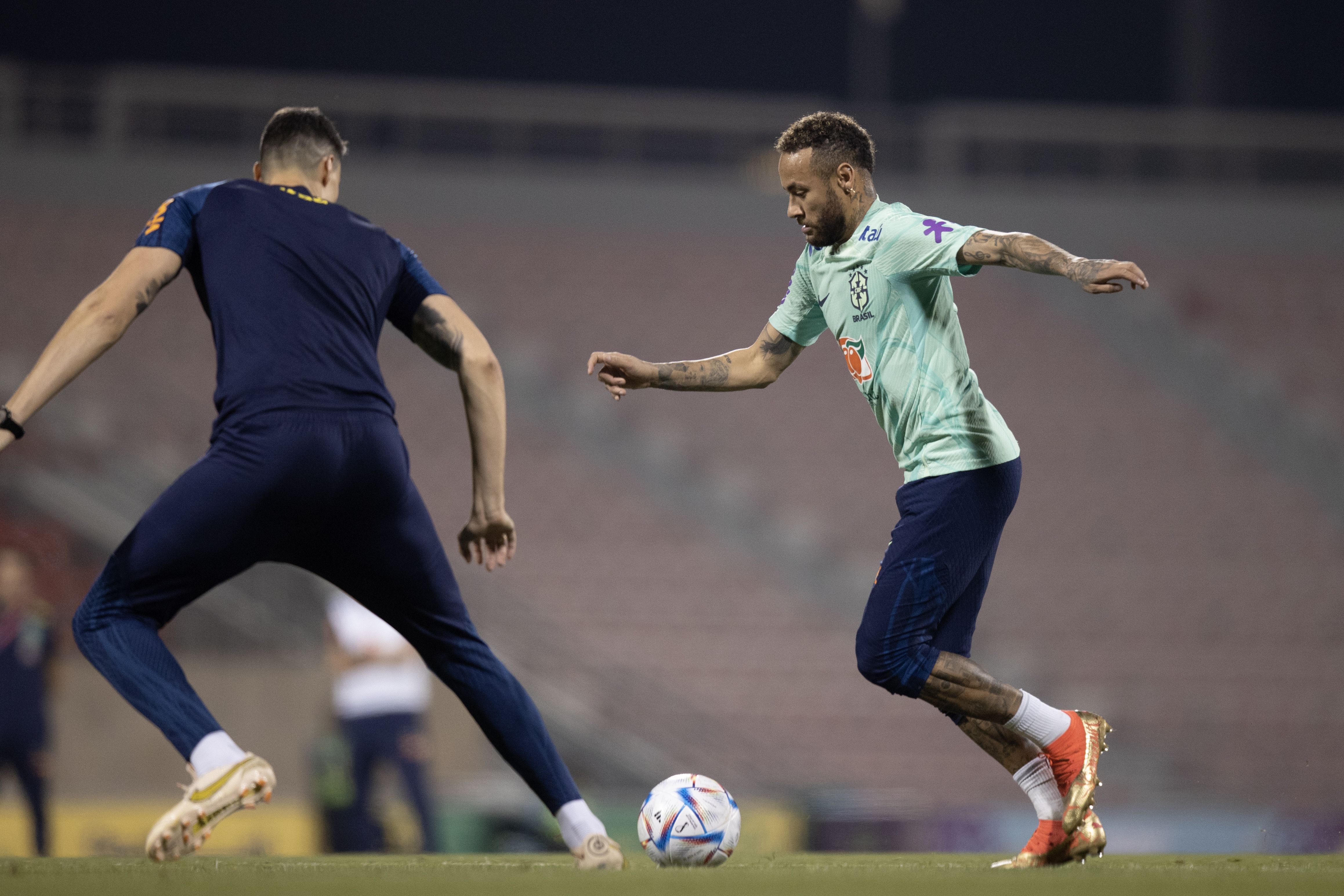 Neymar em treino da Seleção Brasileira neste sábado (3)