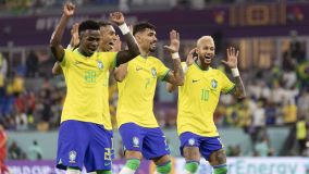 Jogadores da Seleção Brasileira comemorando gol contra a Coreia do Sul