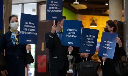Aeronautas mantêm greve para esta segunda-feira