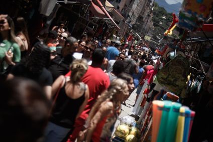 Movimentação de clientes no comércio popular do Rio de Janeiro
