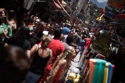 Movimentação de clientes no comércio popular do Rio de Janeiro