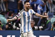 Camisas utilizadas por Messi na Copa são leiloadas por R$ 38 milhões