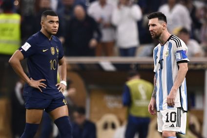 Os jogadores Mbappé e Messi durante a final da Copa do Mundo 2022