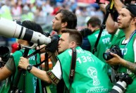 Fotógrafos esportivos lutam pelo ângulo certo para retratar a história da Copa