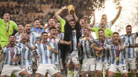 Jogadores da Argentina comemoram o tricampeonato da Copa do Mundo