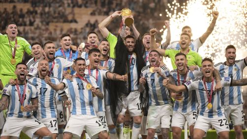 Jogadores da Argentina comemoram o tricampeonato da Copa do Mundo