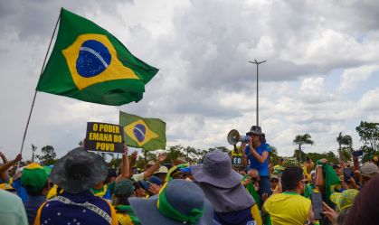 Raio atinge local onde estão manifestantes bolsonaristas em Brasília e deixa feridos