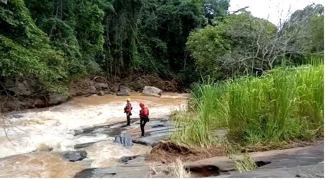 Bombeiros encontram corpo de adolescente desaparecido após deslizamento de terra em MG