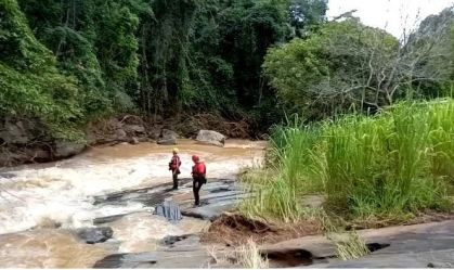 Bombeiros encontram corpo de adolescente desaparecido após deslizamento de terra em MG