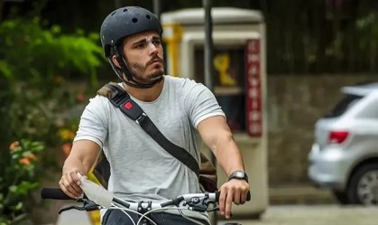 Comerciantes que socorreram Thiago Rodrigues dizem que ator caiu sozinho