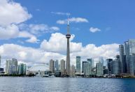 Oito adolescentes são acusadas de assassinato por esfaquear homem em Toronto