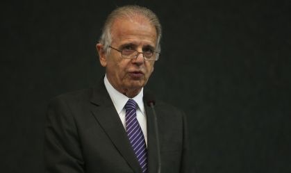 Forças Armadas estão à disposição do TSE e zelam pela democracia, diz José Múcio