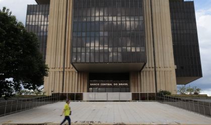 Copom cita incerteza elevada em cena fiscal e diz que não hesitará caso precise ajustar política