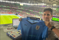 Senhor das camisas tem coleção única com o manto dos 211 países filiados à Fifa