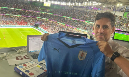 Senhor das camisas tem coleção única com o manto dos 211 países filiados à Fifa