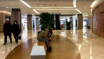 Shopping de Pequim tem fluxo de pessoas bem abaixo do normal apesar de relaxamento de restrições da Covid-19