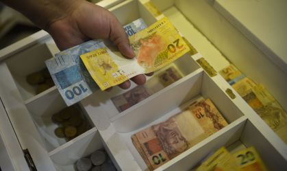 Gestoras de crédito elevam caixa diante de cenário com prêmios mais baixos